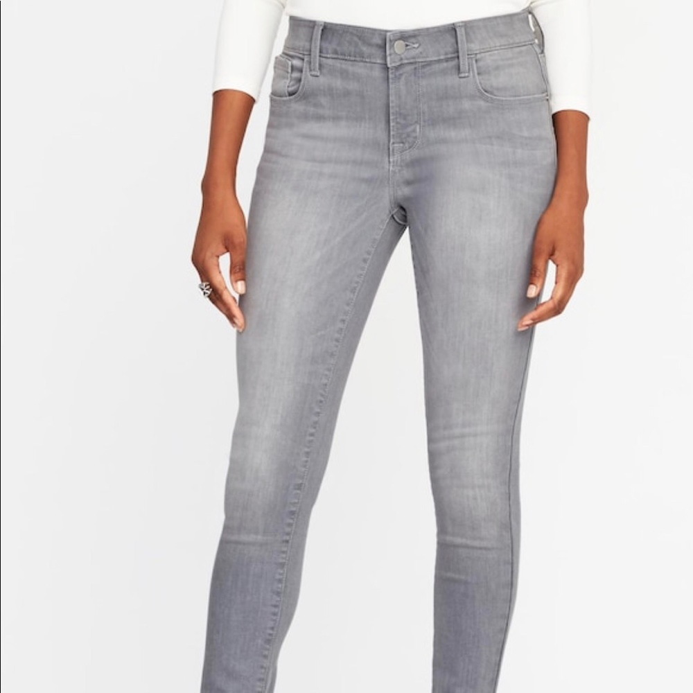 USED OLD NAVY ROCKSTAR JEANS